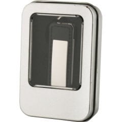 ذاكرة فلاش USB جلدية 8230 بسعة 16 جيجابايت / 32 جيجابايت